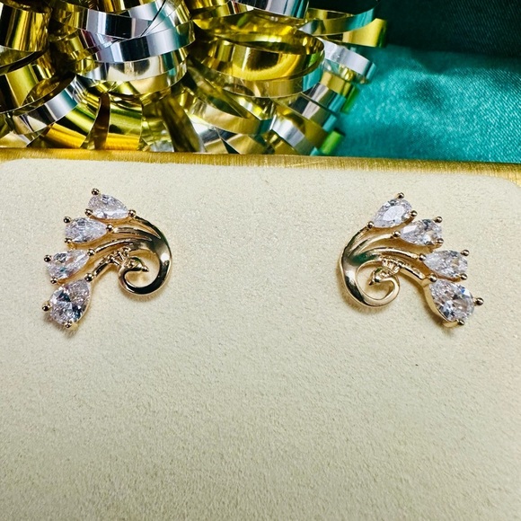 18K Gold CZ Cluster Stud Earrings | Peacock-Inspired Elegant Hypoallergenic NWT - Picture 7 of 16